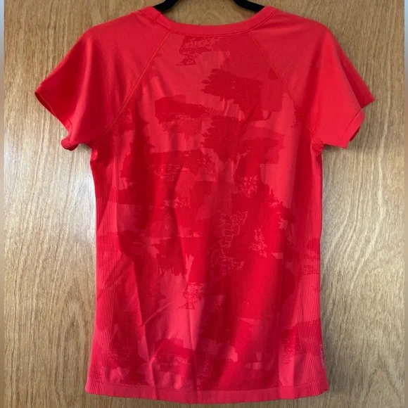 The North Face Vibrant Red Short Sleeve Tee - Picture 5 of 5